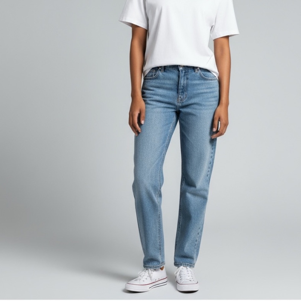 Levi's Premium Boyfriend  ankle Jeans in Denim Blue